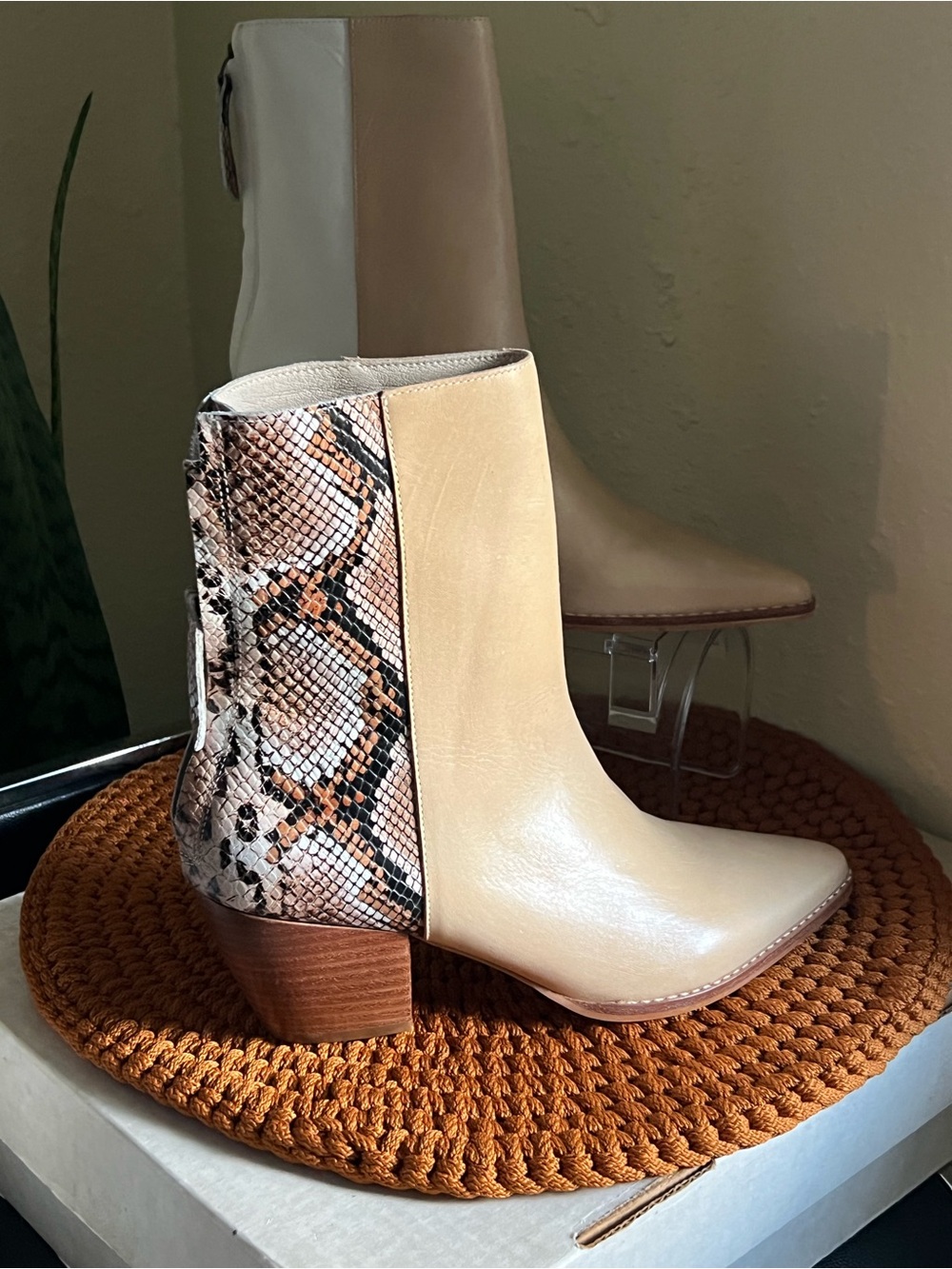 Matisse Carson Two-Tone Beige, White & Snakeskin Block Heel Ankle Boots Size 8